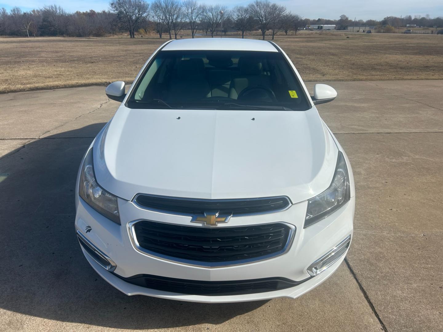 2015 White /Gray Chevrolet Cruze LT (1G1PC5SB6F7) with an 1.4L engine, AUTOMATIC transmission, located at 17760 Hwy 62, Morris, OK, 74445, (918) 733-4887, 35.609104, -95.877060 - Photo#1